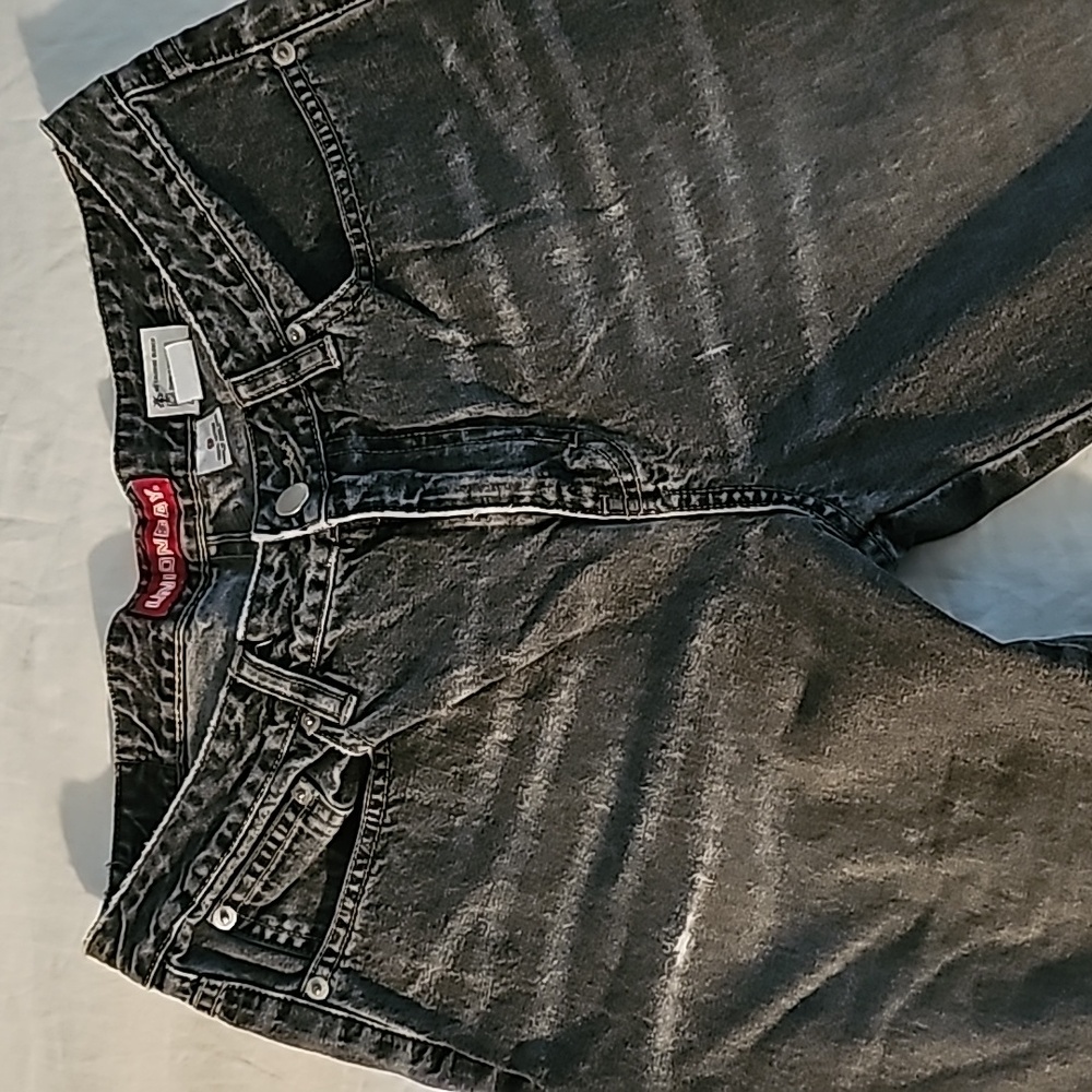 Union Bay Vintage dark distressed capris Sz 9 100% cotton